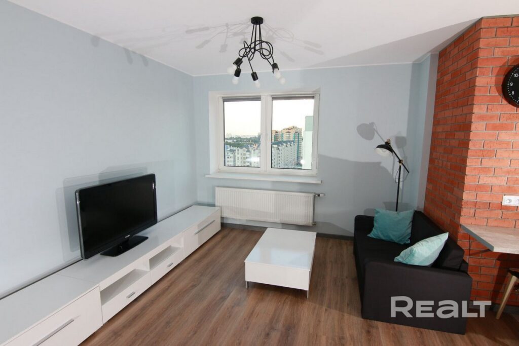 однушка ул. Алибегова, 28 на 14 этаже