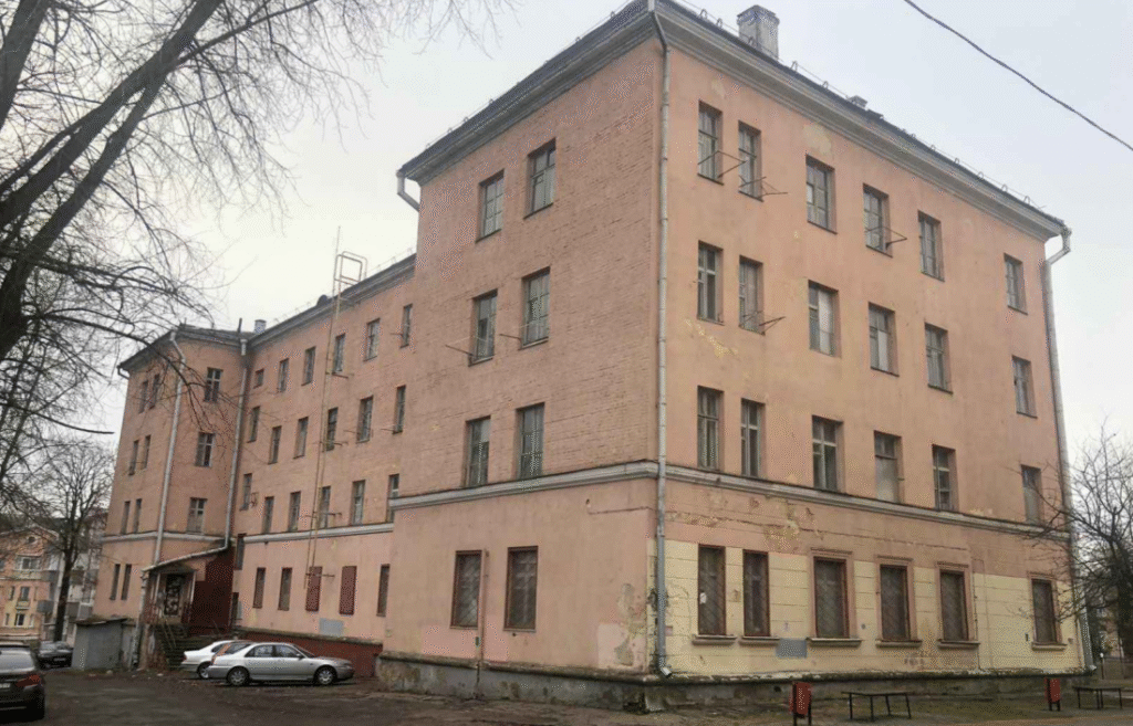 Общежитие в Минске рядом с метро хотят переделать в жилой дом — добавят 71 квартиру