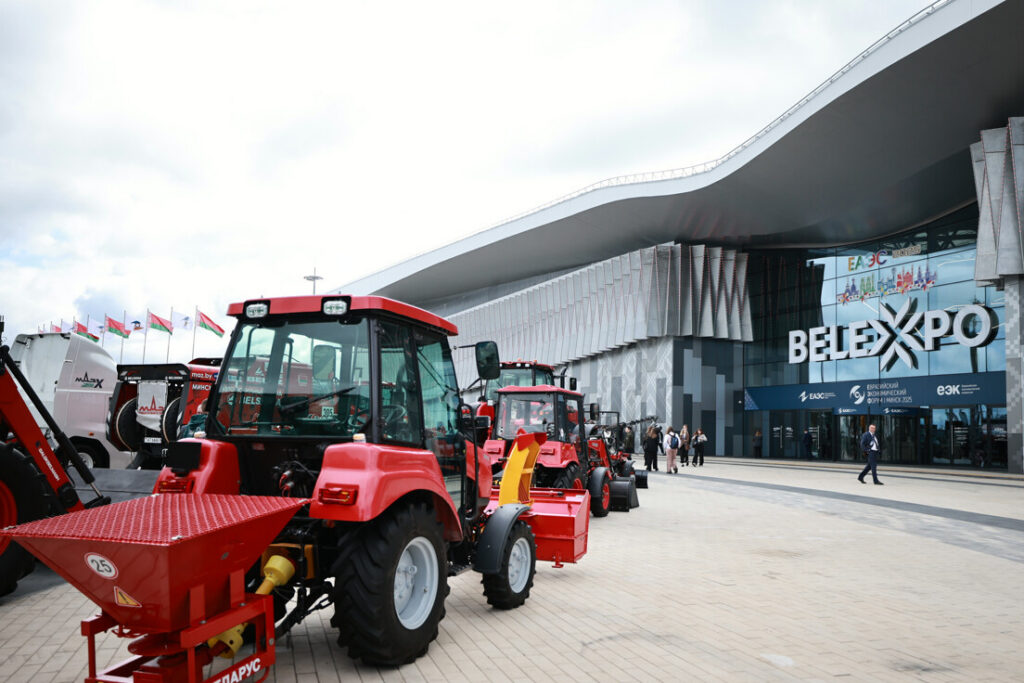 За сельхозтехнику за забором после зимы будут строго спрашивать в Беларуси