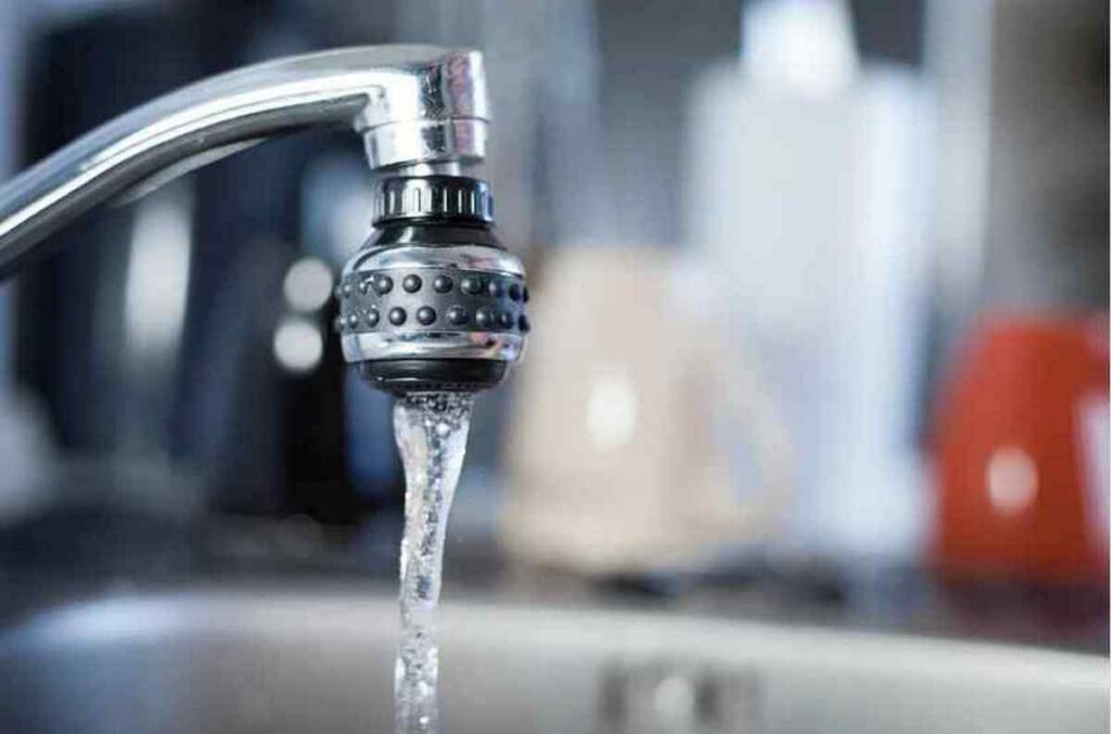 Горячая вода и отопление пропали в нескольких домах Минска