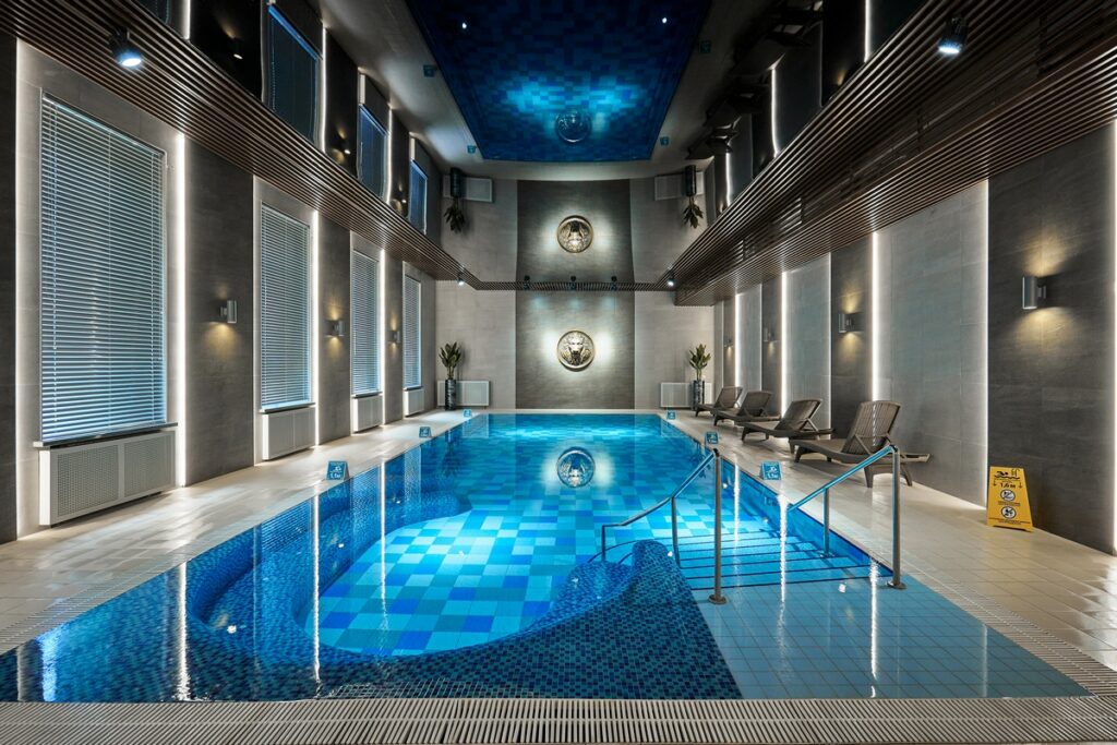 Бассейн с минеральной водой