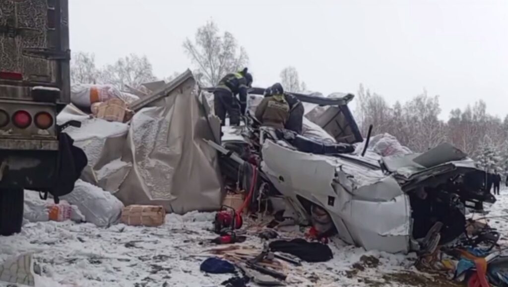 В Иркутской области столкнулись 4 грузовика — среди погибших есть белорус