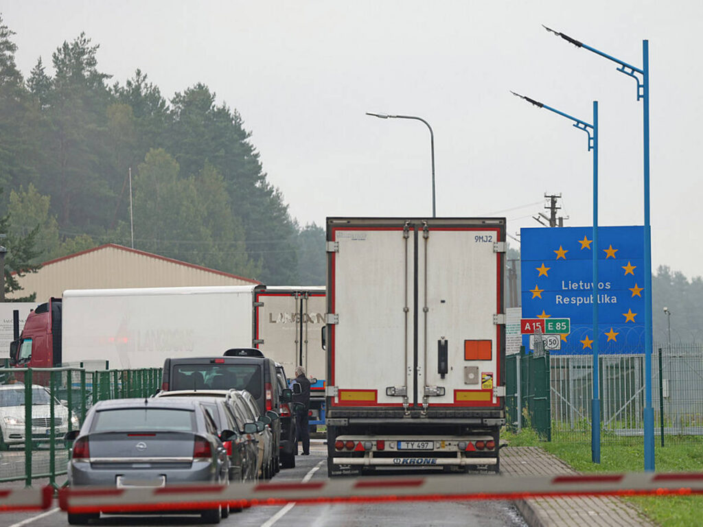 «Очень негативно, не стесняясь в выражениях»: Кубраков о реакции водителей на действия властей Литвы