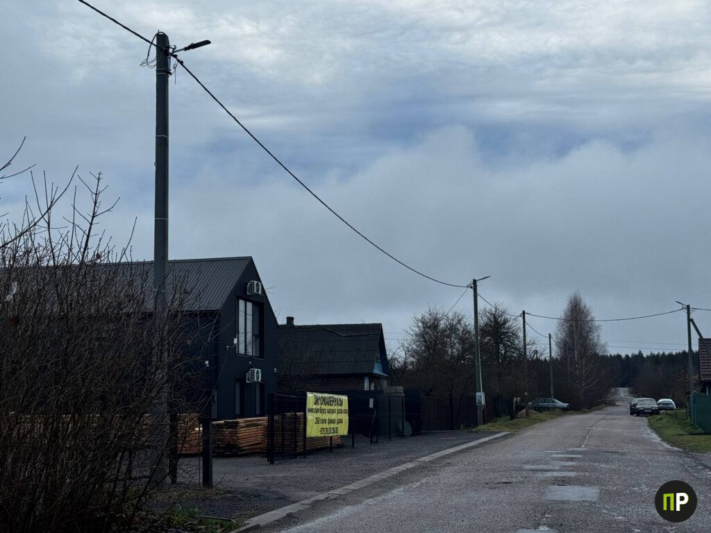 Под Минском нашли деревню с 8-метровым памятником и загадочной историей
