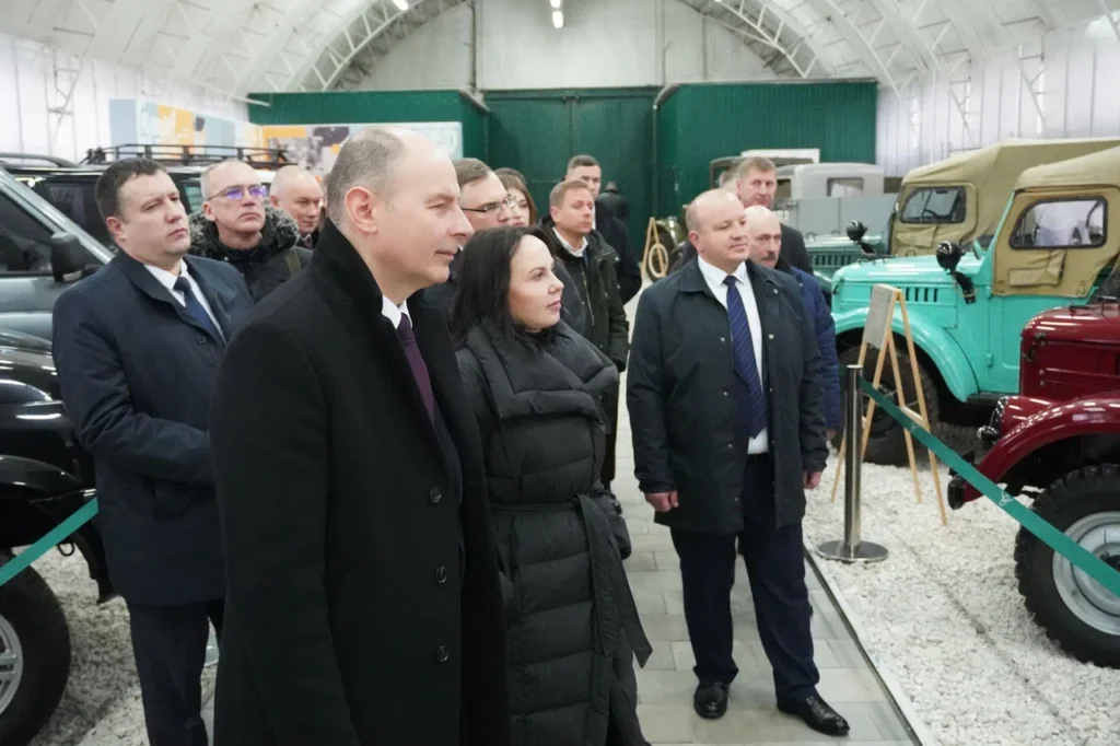 Ульяновский завод УАЗ представил Кушнаренко экологичные пикапы на LPG и CNG и новую линию сборки