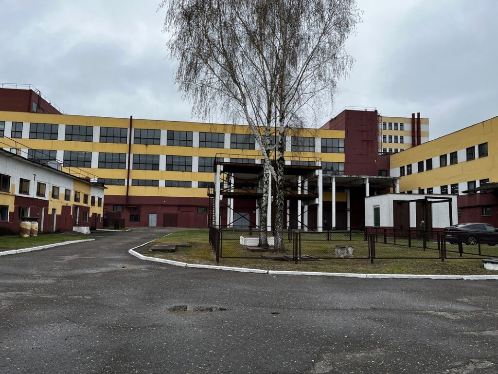 В Барановичах выставили на продажу бывшую обувную фабрику