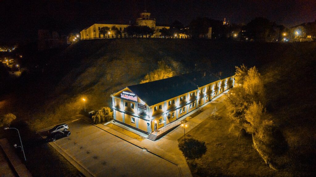 Магазин плюс офис: кому достанется супер-здание в центре Гродно?