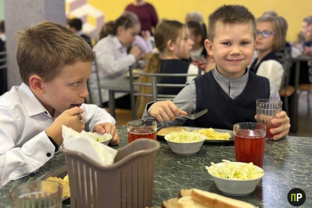 От котлет до шарлотки: что действительно любят есть современные школьники Минского района