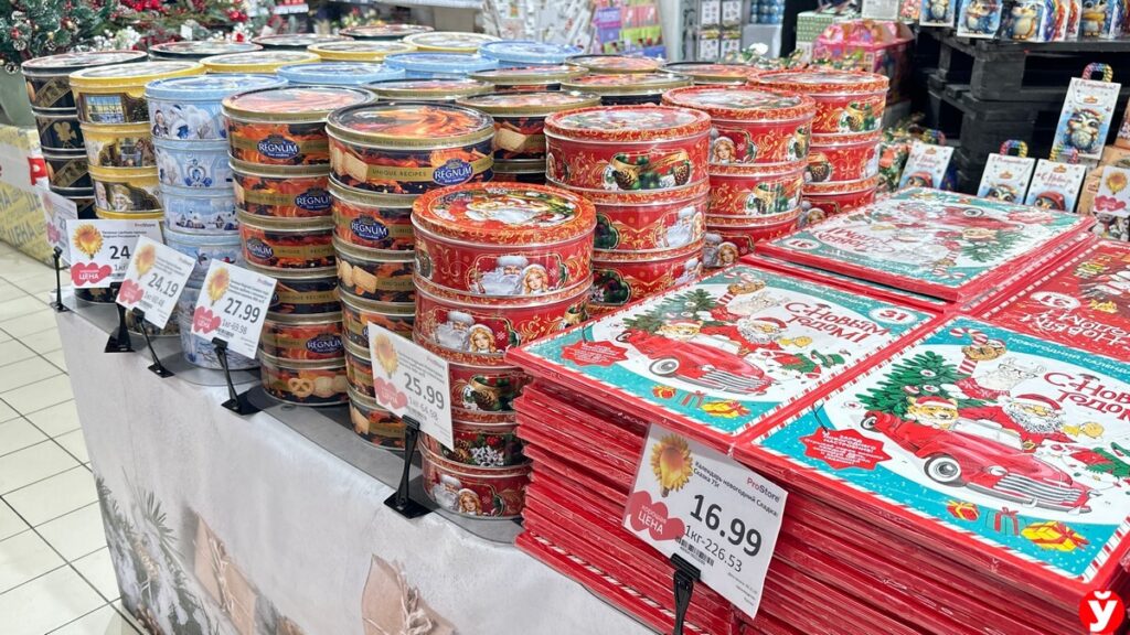 Сладкие подарки под ёлку: сколько стоят новогодние наборы с конфетами