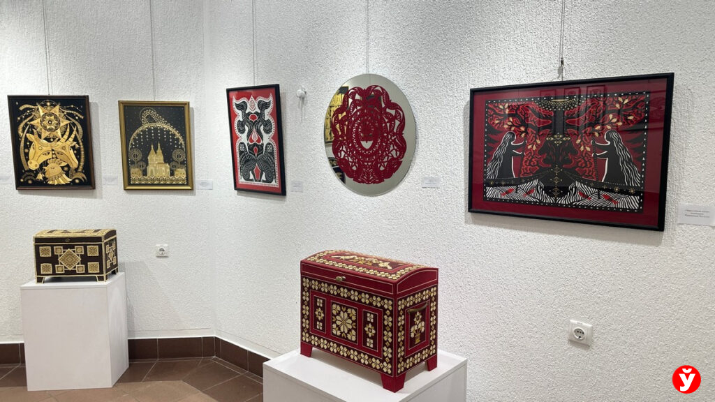 От вытинанки до экспериментального текстиля: в Минске открыли масштабную экспозицию