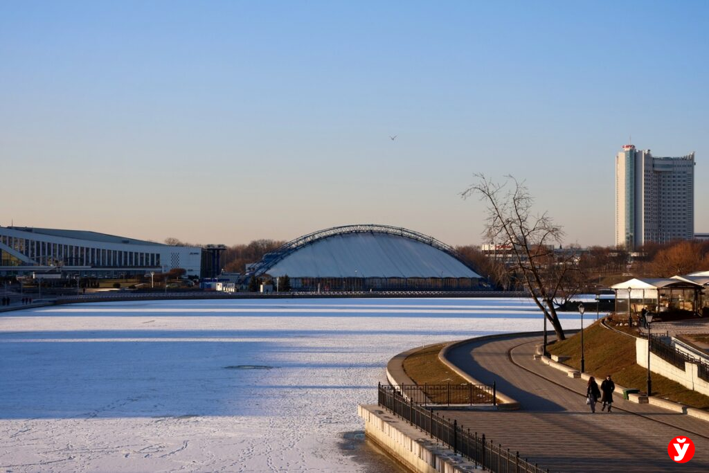 В Минске прохожие спасли 12-летнего мальчика, упавшего в ледяную Свислочь