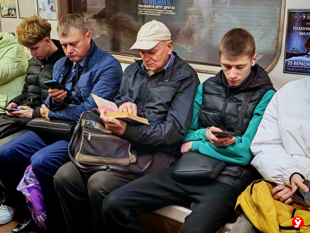 люди в метро