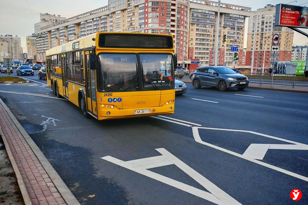 Стало известно, когда когда весь общественный транспорт Минска перейдет на оплату картой
