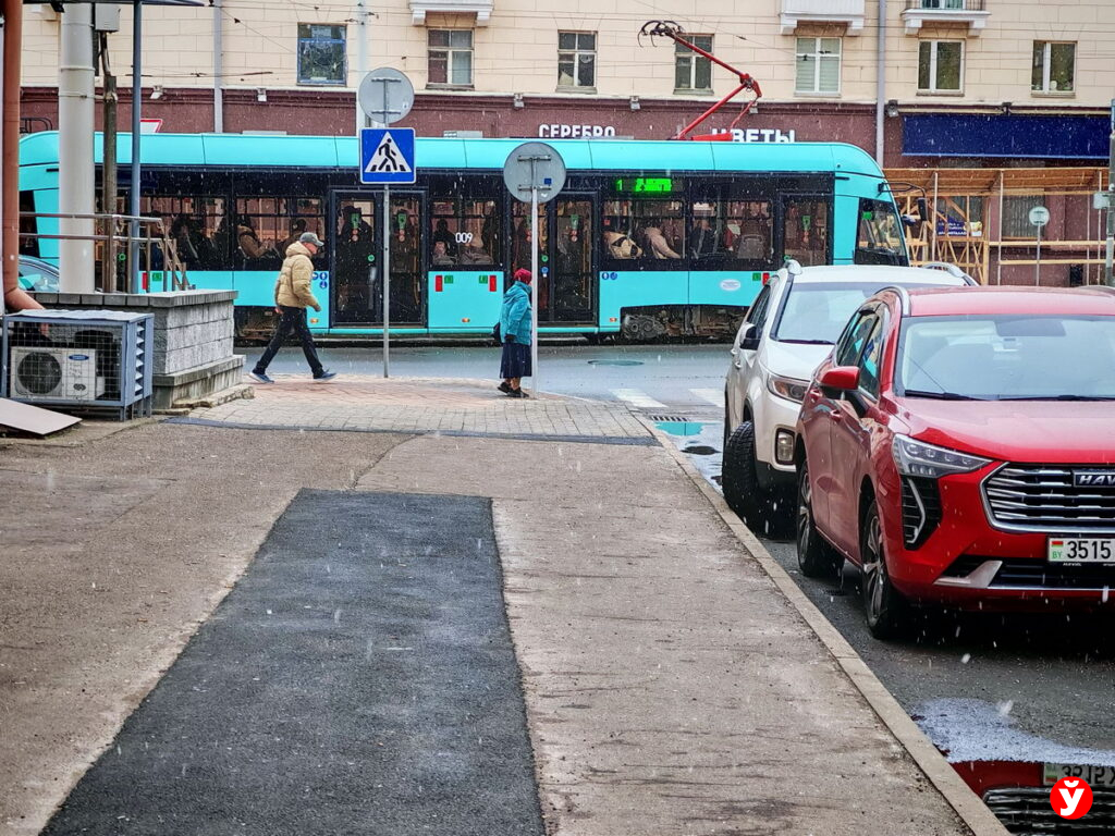 Белорусы, работающие за границей, смогут исключить себя из базы «тунеядцев»: что для этого нужно