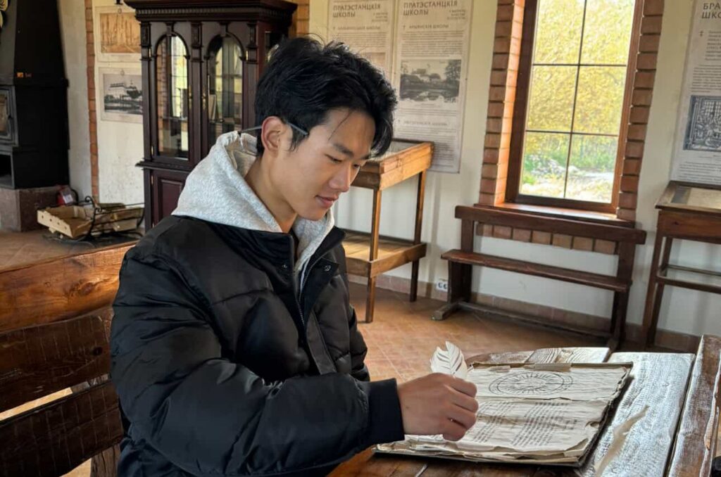 Веники, холодная вода и голубцы: чем китайского студента удивила Беларусь