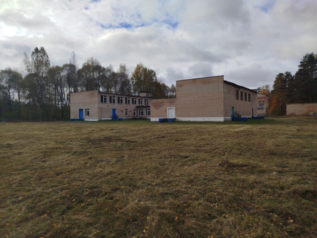 В Крупском районе продают школу, подарившую миру олимпийскую чемпионку Екатерину Карстен