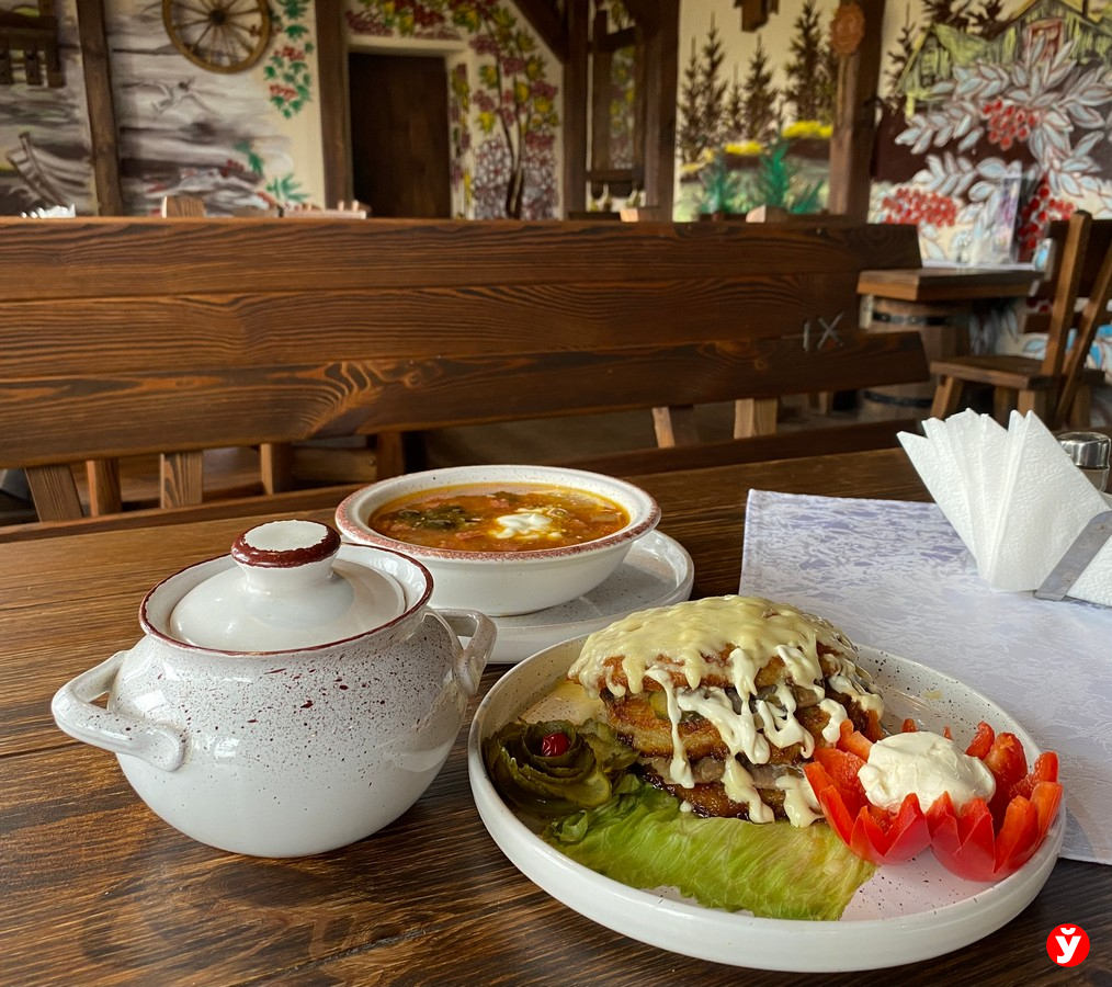 Драники, которые стоит попробовать: что предлагает обновлённая «Беларуская хата» на Нарочи