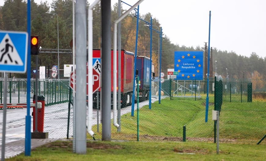 Дальнобойщики застряли, неустойки растут — Азарёнок о последствиях решения Литвы закрыть границу