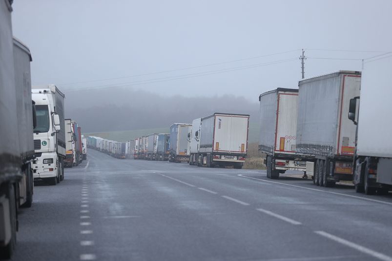 Границы абсурда: как Вильнюс, забыв географию, бросил своих дальнобойщиков в Беларуси