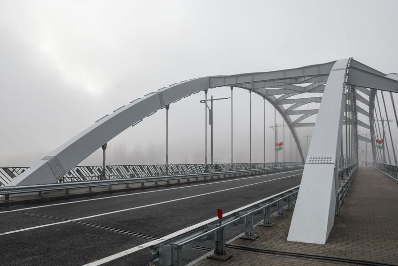 Лукашенко в Мозыре открыл обновленный мост через Припять -- что изменилось после реконструкции