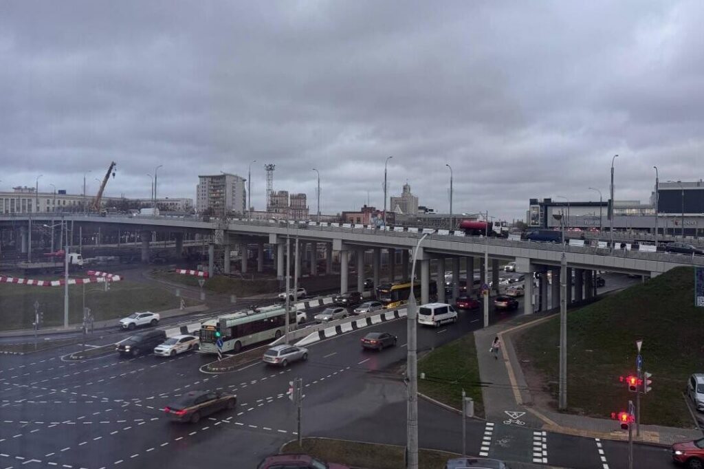 Испытали девятью МАЗами: в Минске открыли обновленный путепровод