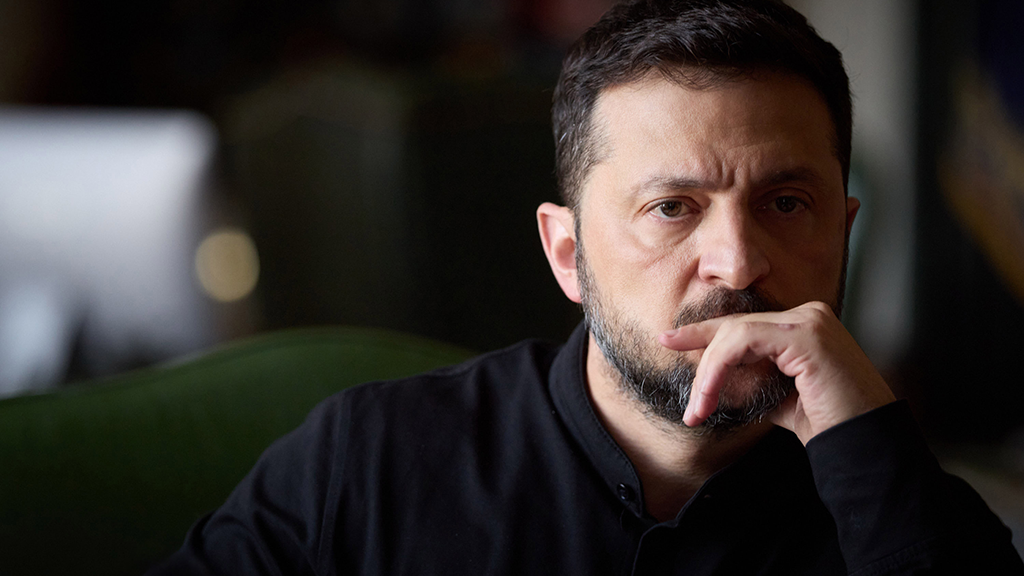 «Майка пахнет страхом»: Азарёнок о том, почему коррупционный шторм сметает Зеленского