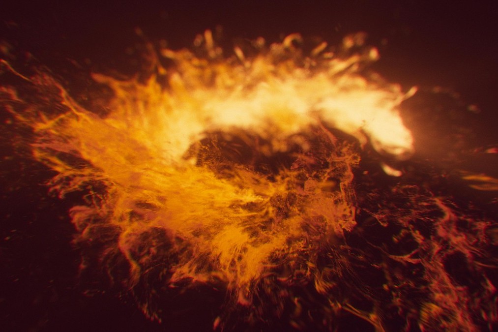 В Озерцо сгорел торговый павильон и склад на строительном рынке