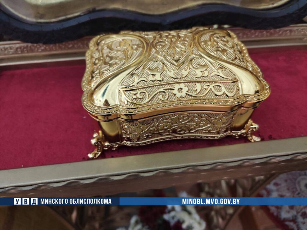 Святыня за бутылку: в Березино пьяный мужчина похитил из церкви мощи святого Спиридона