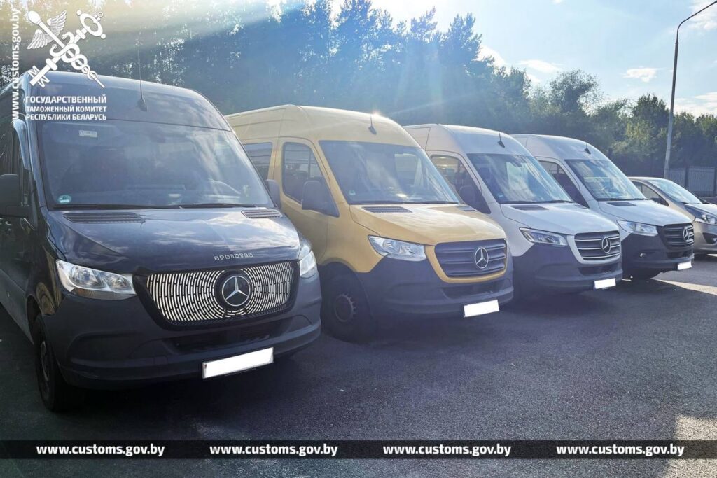 Белорусы маскировали грузовые Mercedes‑Benz под легковушки, чтобы не платить утильсбор