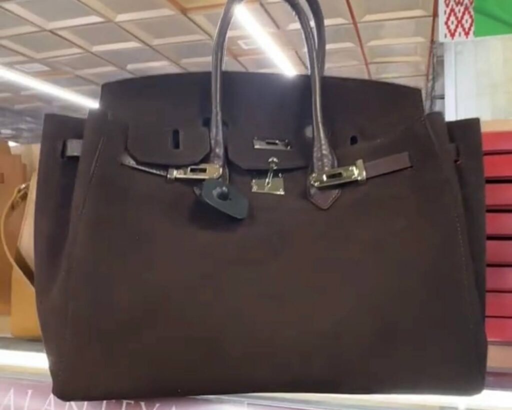 Белорусский аналог «Биркин» нашли в магазине за 100 долларов — охота началась