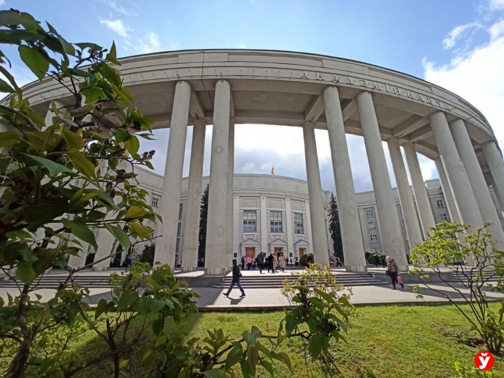 Лукашенко готов повысить зарплаты учёным: но с условием