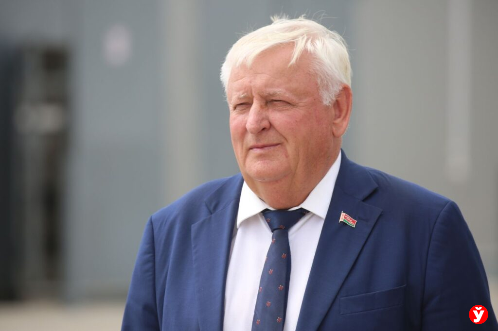 Заслуженный работник сельского хозяйства Беларуси поздравил аграриев с профпраздником