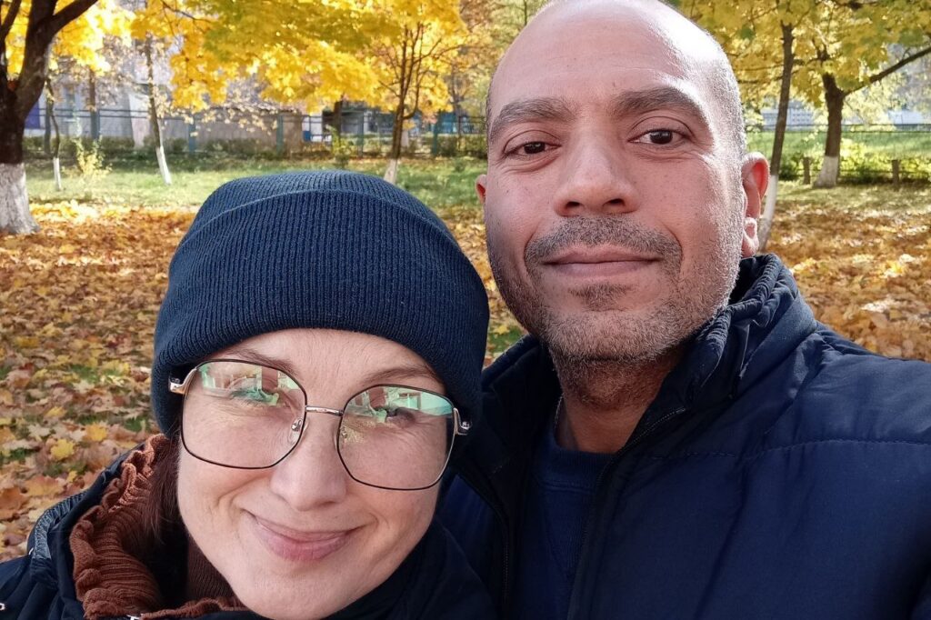 Египтянин переехал в Беларусь, прошел испытание в деревне без воды и удобств и полюбил зиму