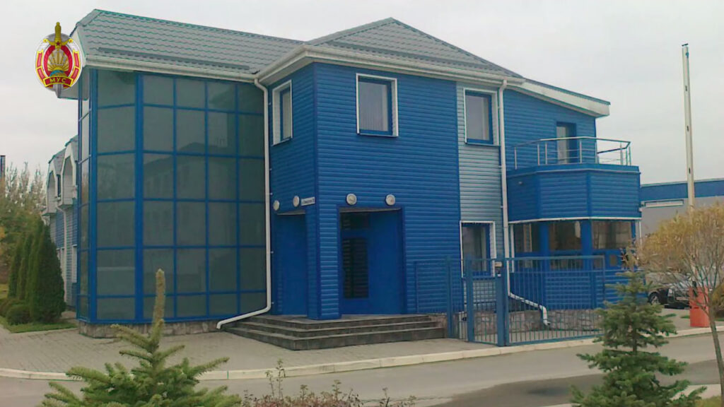 Директор и главбух похитили 750 тыс. рублей на стекольном предприятии Минской области