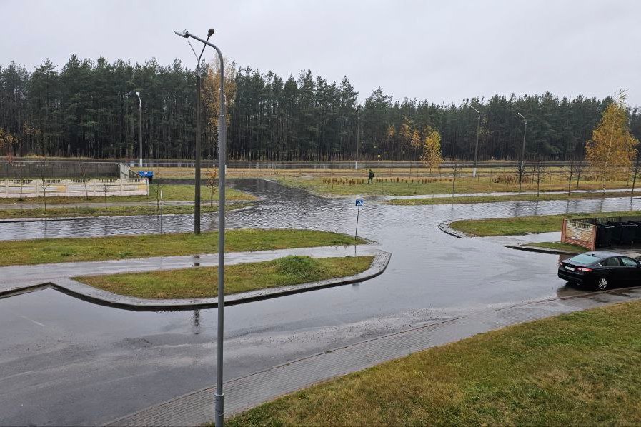 Море на Галицкого — почему после дождя на одной из улиц Борисова всплыла проблема