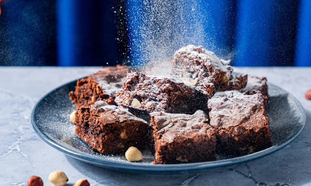 3 рецепта с синим цветом: от азиатских пельменей до полезных оладий