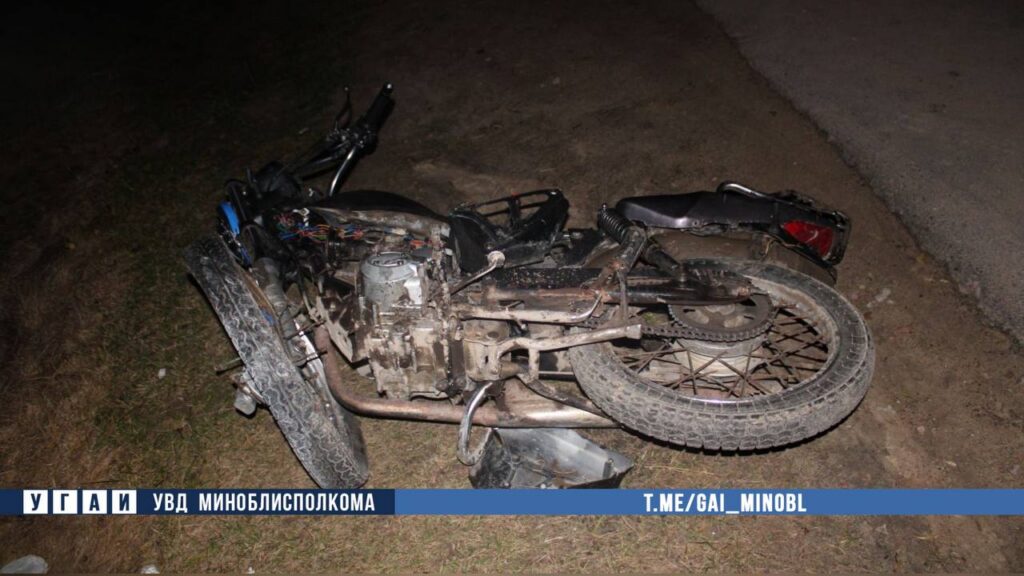 Мотоциклист въехал в забор частного дома в Любанском районе