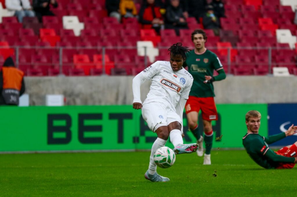 «Арсенал» проиграл минскому «Динамо» и сохранил для чемпионата золотую интригу