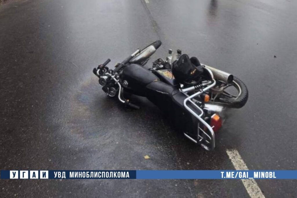 19-летний мотоциклист попал в больницу после столкновения с автомобилем под Минском