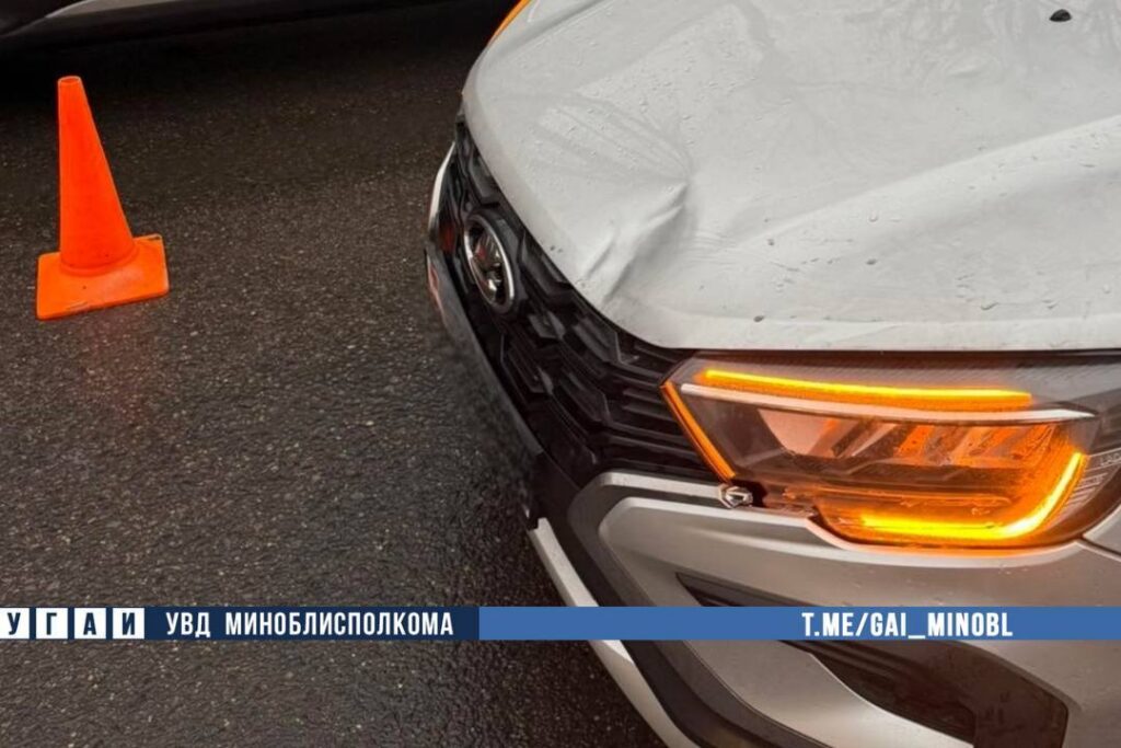 В Борисове автомобиль сбил девушку на пешеходном переходе