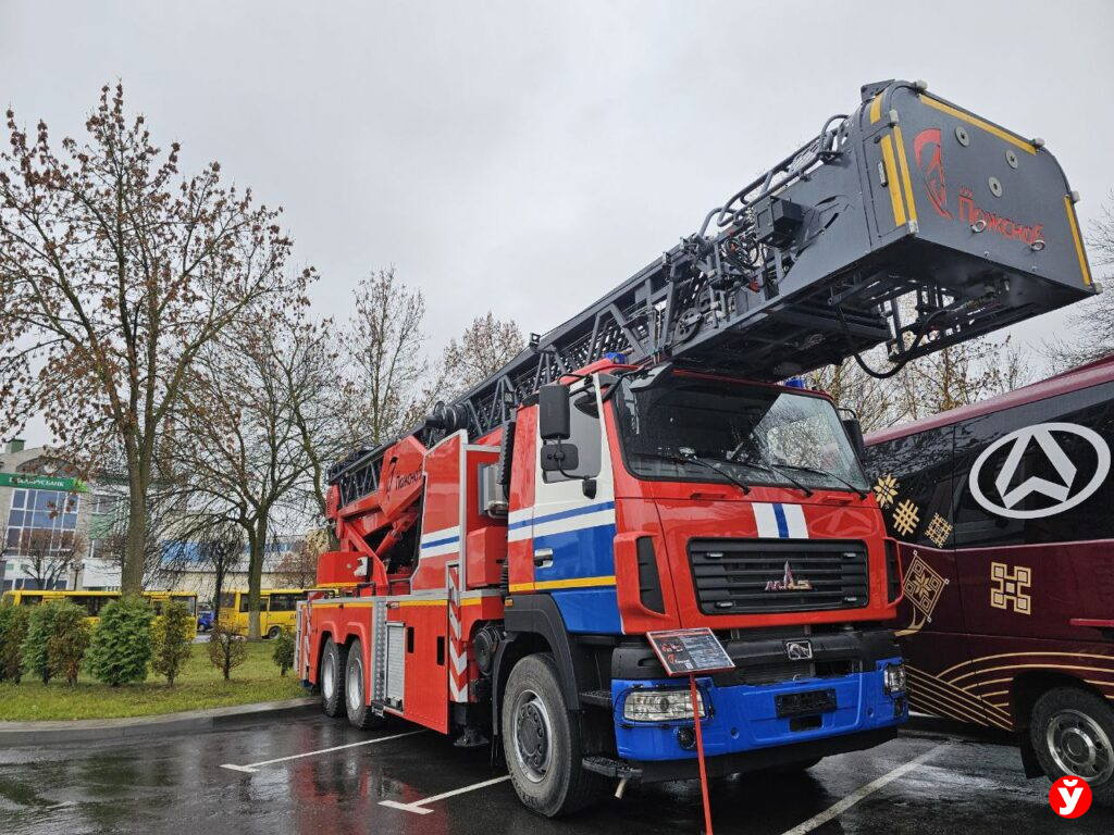 Бизнес-шаттл и 52-метровая автолестница — белорусские инновации показали в Борисове