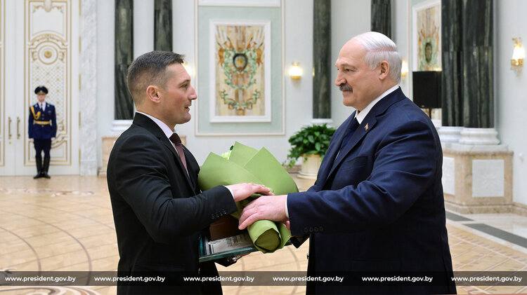 За что водителю из Клецкого района Президент подарил часы