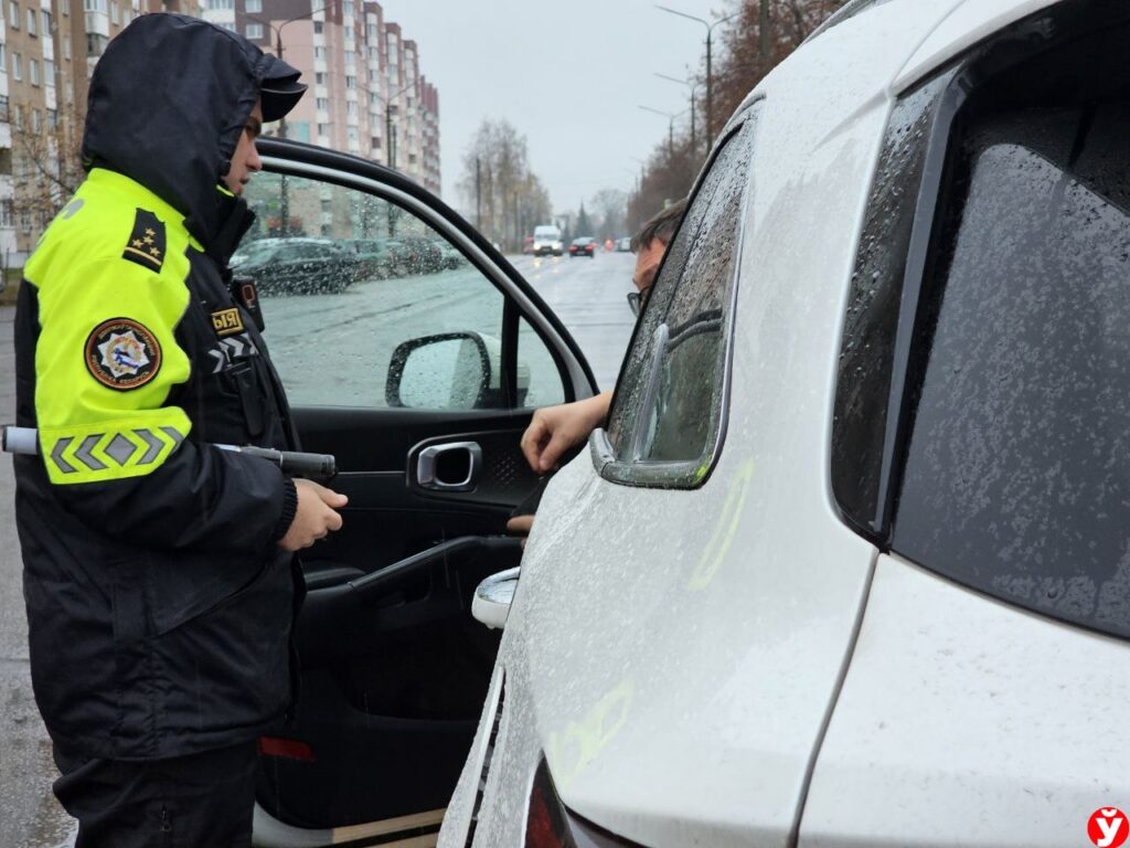«Стеклянный контроль» удивил. Проверили с ГАИ, кто ездит с тонировкой по новым правилам в Борисове
