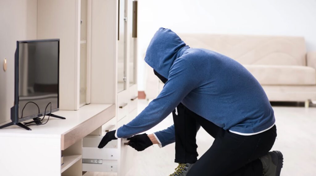 Немецкие преступники лезут в окна, а священники — в политику: Германия теряет ориентиры