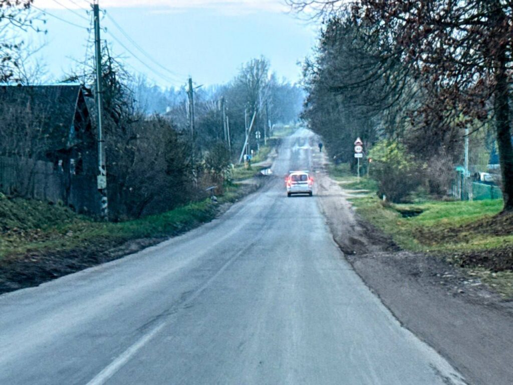 Узкая, разбитая и опасная: дорога под Фаниполем стала испытанием для местных жителей