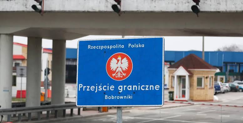 В ночь на понедельник Польша откроет еще два пункта пропуска