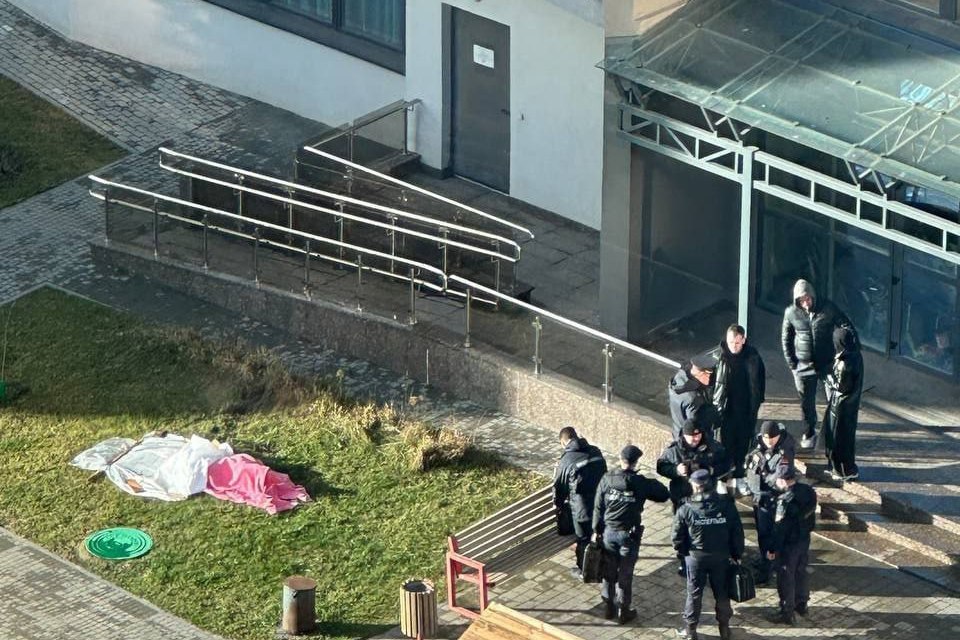 Труп девушки нашли возле дома в «Минск-Мире»