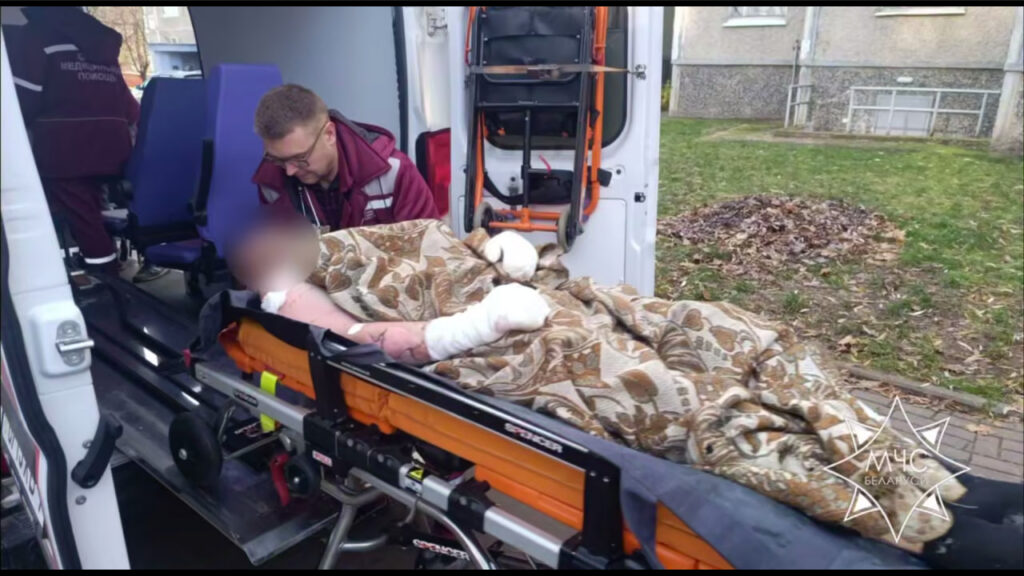 На пожаре в Минске сотрудники МЧС спасли двоих мужчин