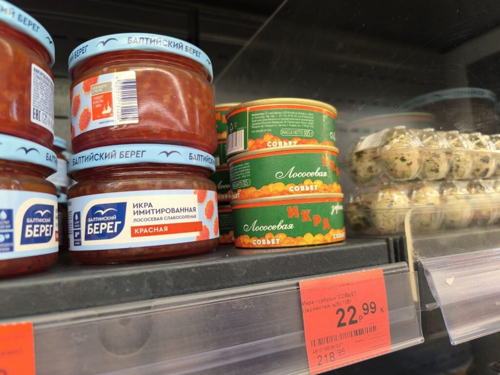 Сравнили цены на красную икру в магазинах и на рынке