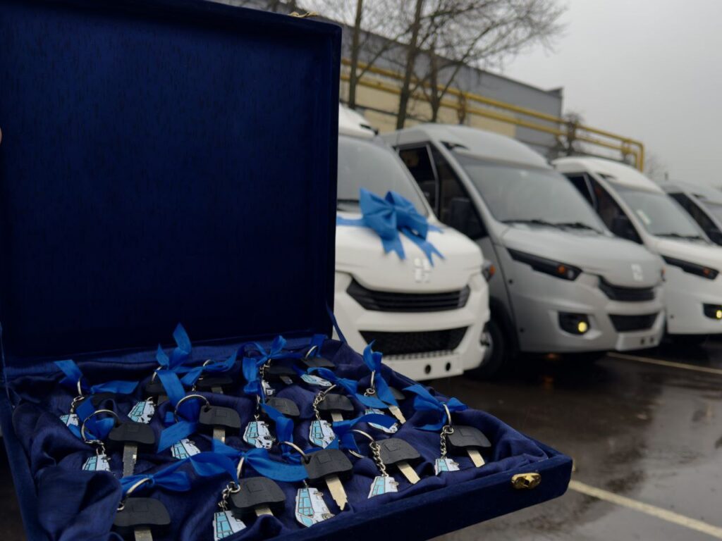 15 автобусов «Нёман» вышли на маршруты между Минском и городами-спутниками